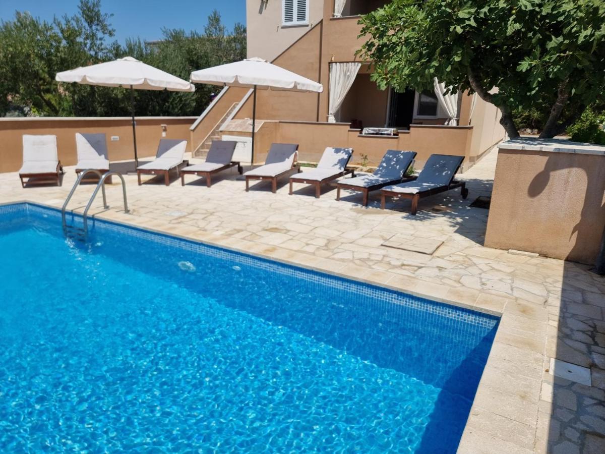 Apartments Bagic Vir Exterior foto